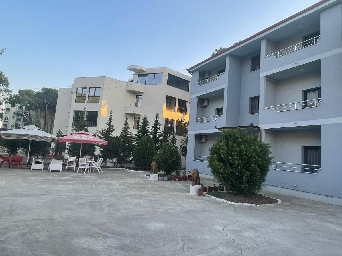 Vila Leo Aparthotel Golem  Exterior photo